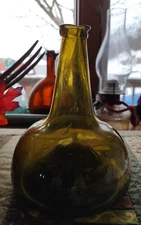 Dutch Onion Horse's Hoof Bottle 1730-1740, Nice!