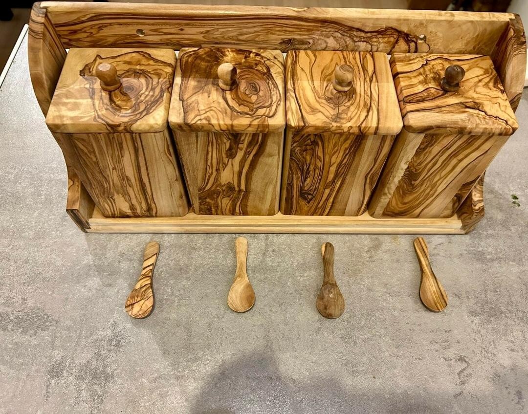 Boîtiers à épices en bois d'olivier fait main pour cuisine élégante