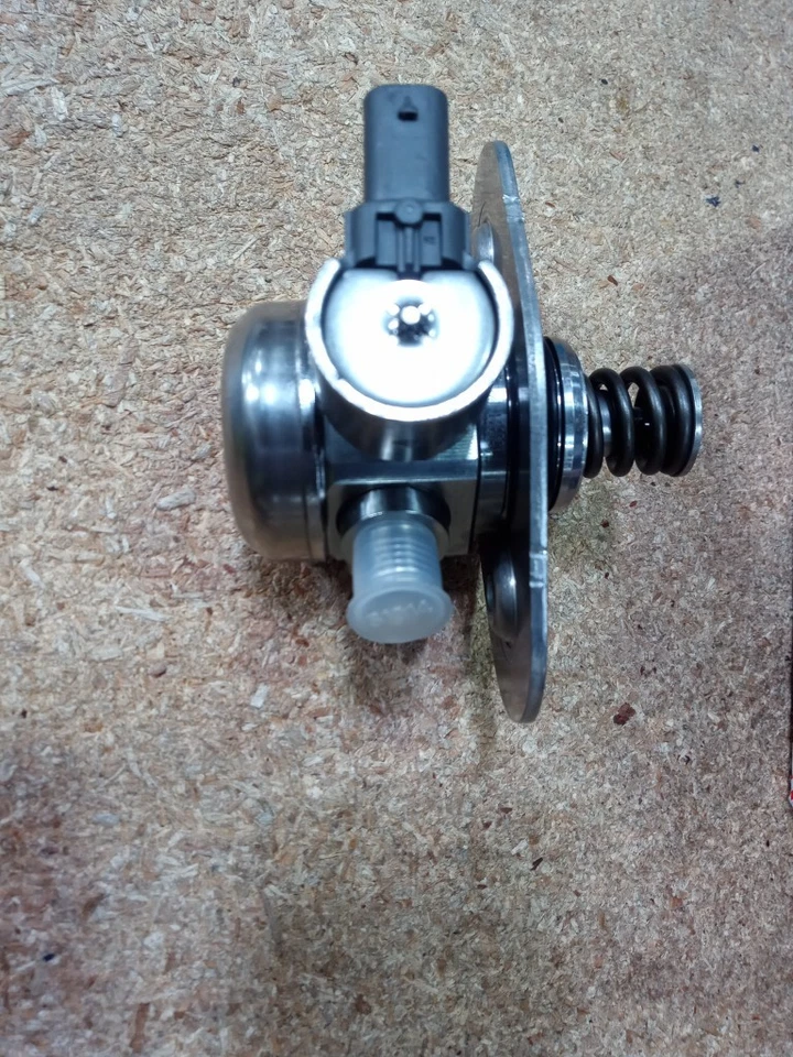 Bosch 66810 / 13518604229 Fuel Pump High Pressure Pump on Engine For BMW - Image 2 of 2