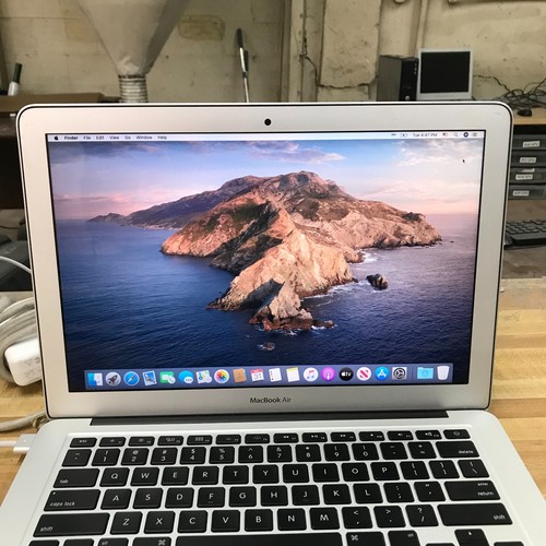 Apple MacBook Air A1466 2013 13" Intel i5 1.40GHZ 8GB RAM 256GB SD (OS Catalina) - Foto 2 di 10