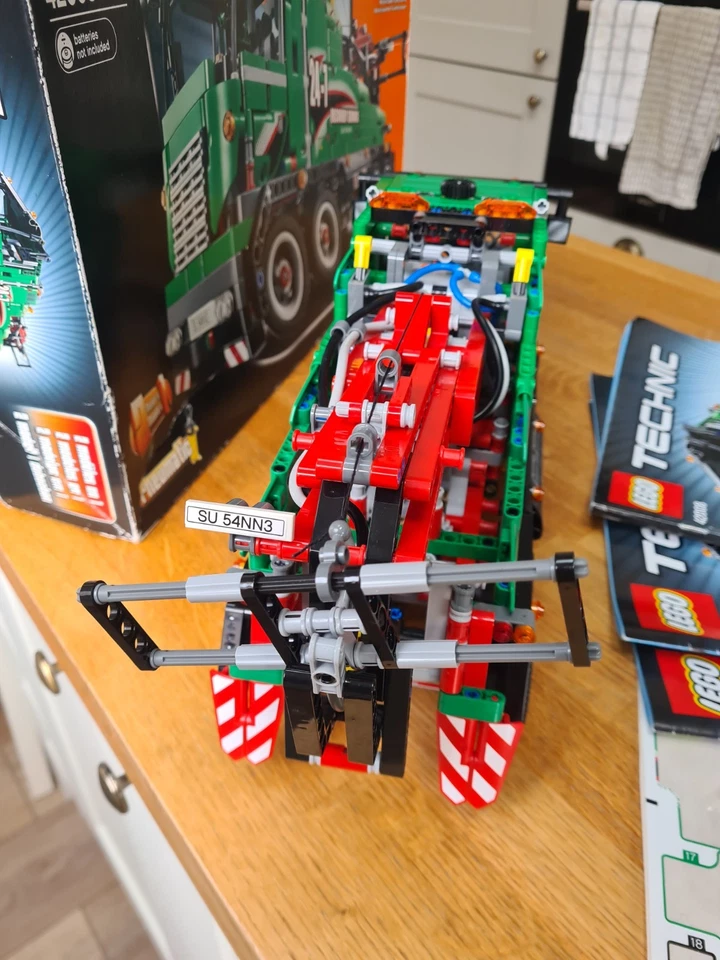LEGO Technic 42008 Service Truck, photo 4 of 5