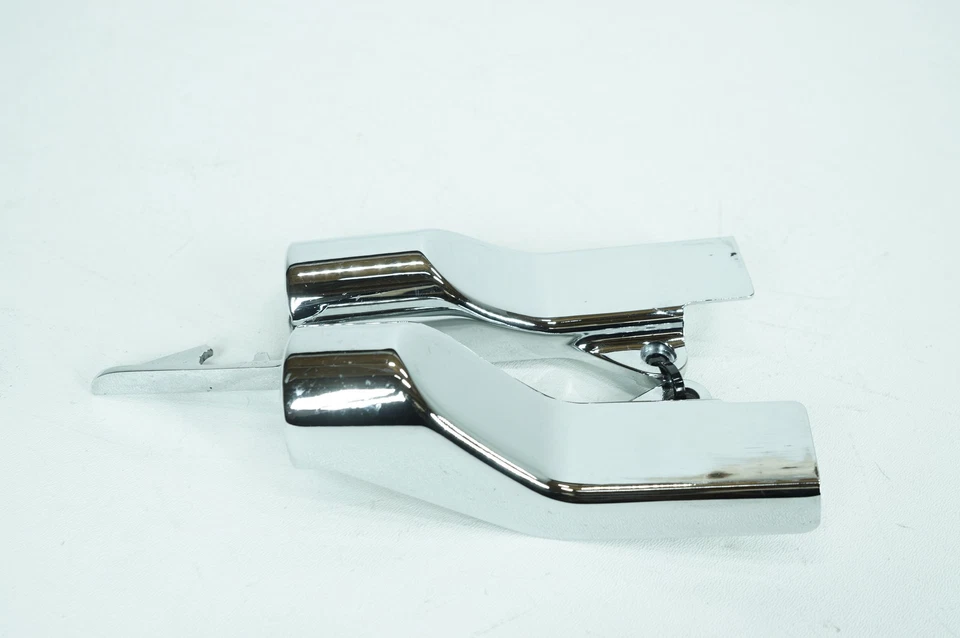 Пара хромированных теплозащитных экранов для выхлопной системы 2004 Harley Softail FLSTCI Heritage от оригинального производителя - Изображение 2 из 4