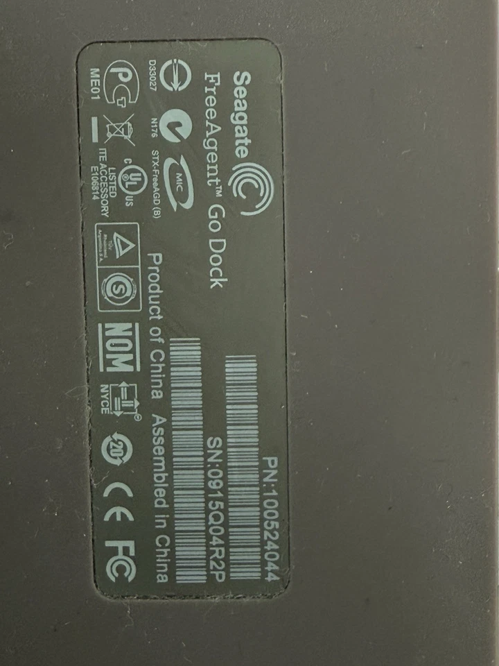 Base Seagate FreeAgent Go blanca con cables N.º de parte: 100524044 USB 2.0 a USB 3.0 Foto 4 de 4