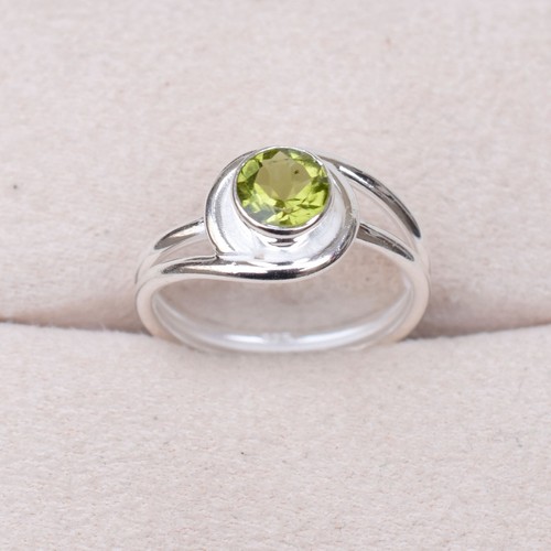 Natural Green Peridot Ring 925 Sterling Silver Peridot Ring Birthstone-HR074 - Picture 3 of 4