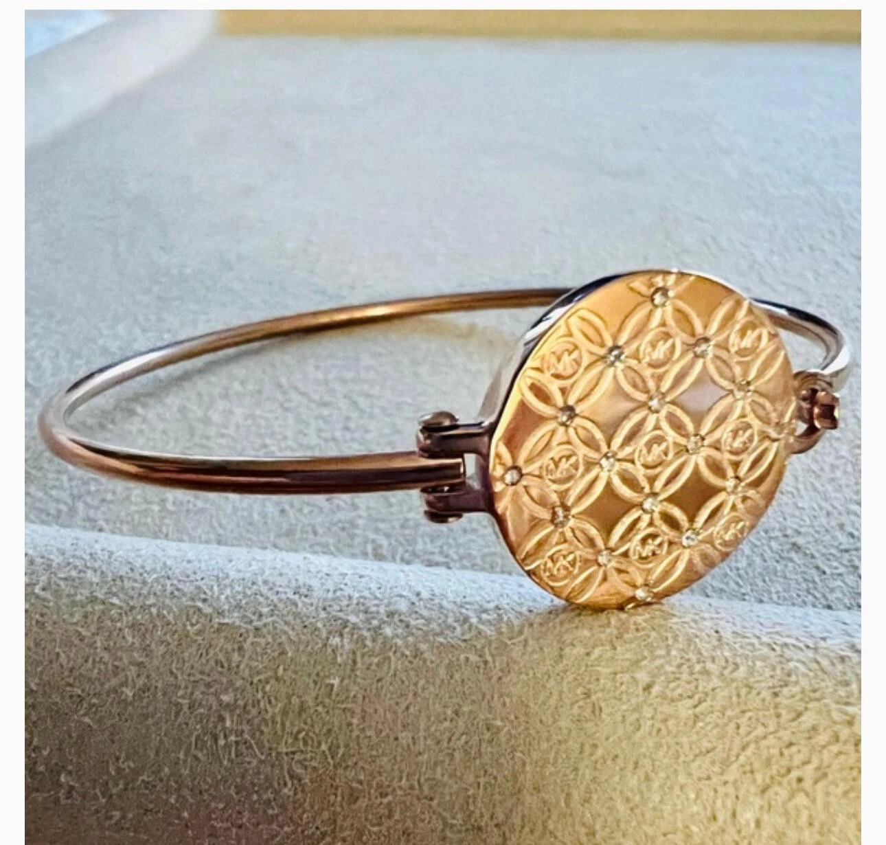 Bracciale Michael Kors Monogramma Inciso Tensione Tono Oro Sacchetto Polvere