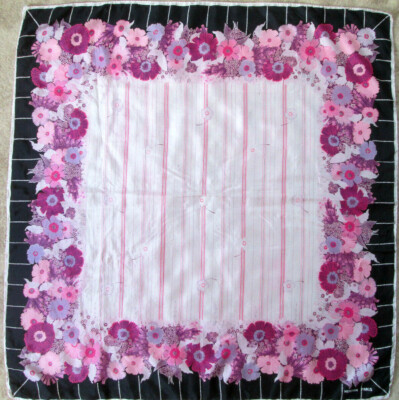 Foulard Vintage En Soie 100% - Dimensions 85x88 Cm - Motif "La Poste Au XIXe Siècle" - Fabriqué En Italie - Occasion