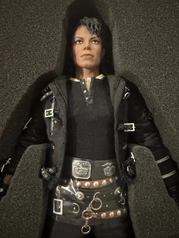 Hot Toys DX 03 Michael Jackson – Bad - Open but never played or displayed - image 3 of 4