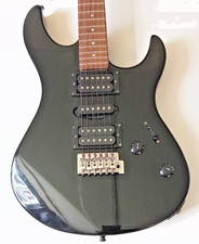 Yamaha ERG121 Guitar 22 frets H-S-H pickups 6-point tremolo