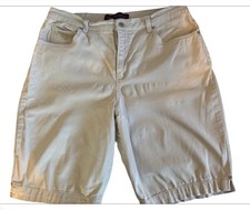 Gloria Vanderbilt Ivory Bermuda Women  s Shorts Size 14