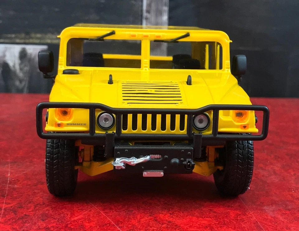 NEW IN BOX Diecast Johnny Lightning SUPER MAGMAS YELLOW HUMMER 1:24 #213-00 - Image 3 of 4