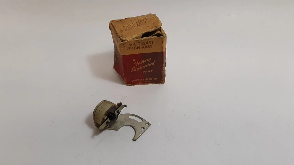 1941-1942 Dodge Chrysler Desoto Electric Wiper Motor Switch 952431 NOS - Image 4 of 4