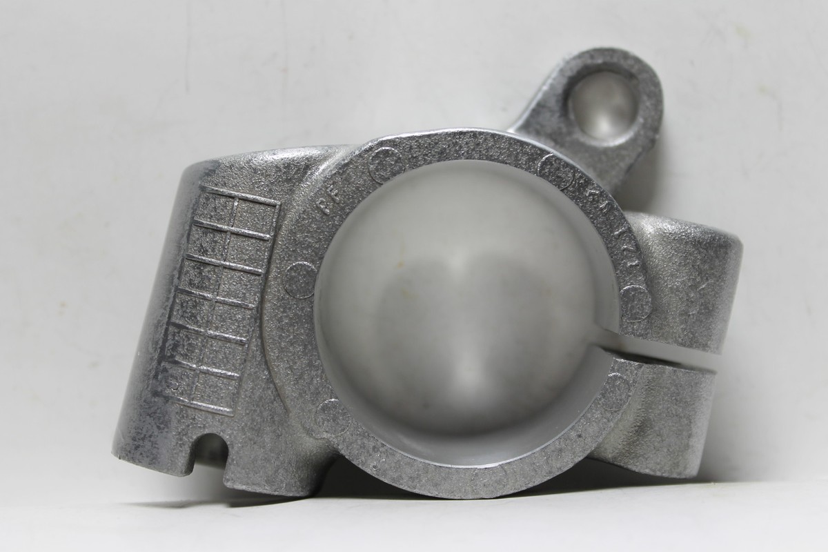 1989 ZX750 KAWASAKI (KB9) NOS OEM 99996-1142 HANDLEBAR MOUNT CLAMP