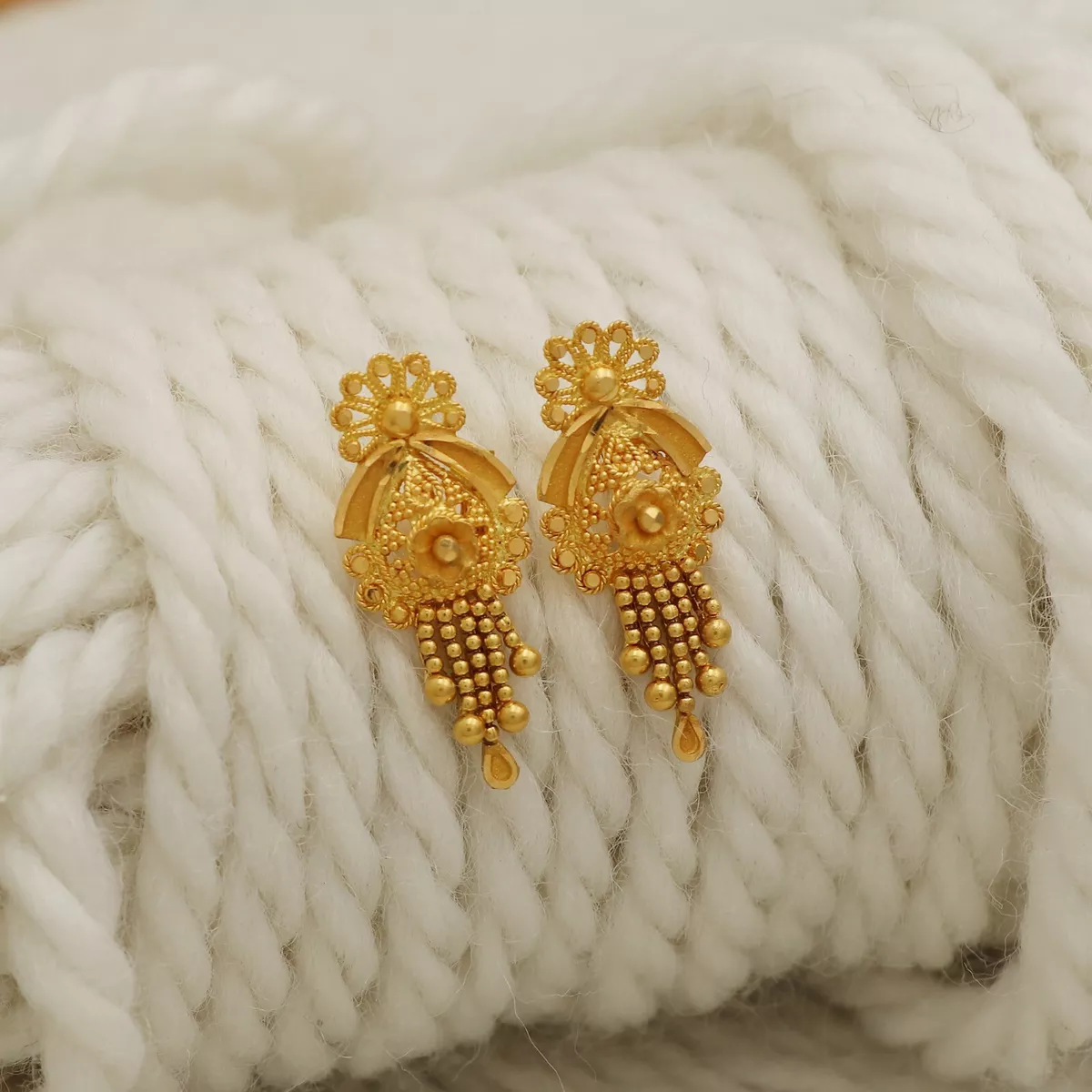 22kt gold studs deals