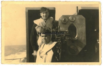 Genuine Photo sailors with gun prey torpedo boat TA-29 Eridano in Italy 1944