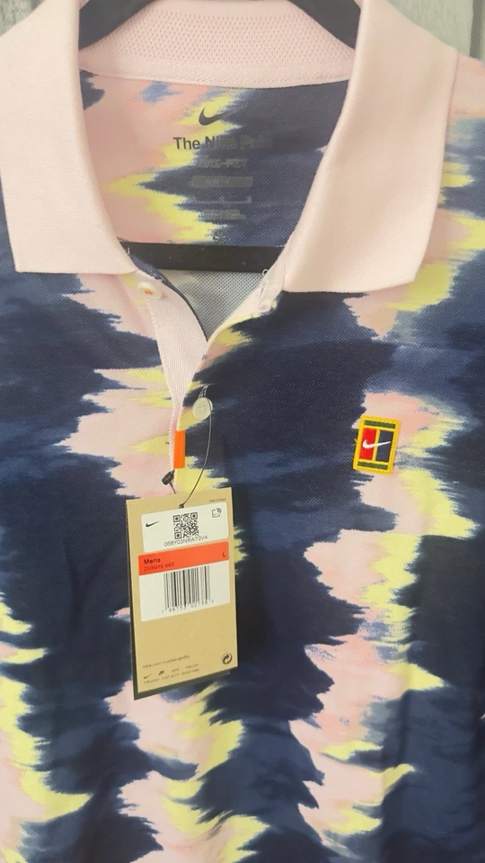 NUEVO CON ETIQUETAS Nike Polo DriFit Tie Dye Azul/Rosa Tenis Camisa Para Hombre Talla Grande DV8915-663 Foto 2 de 4