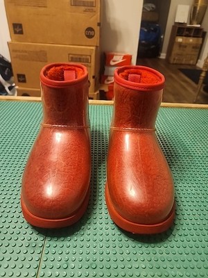 UGG Women classic clear mini boots Size 6