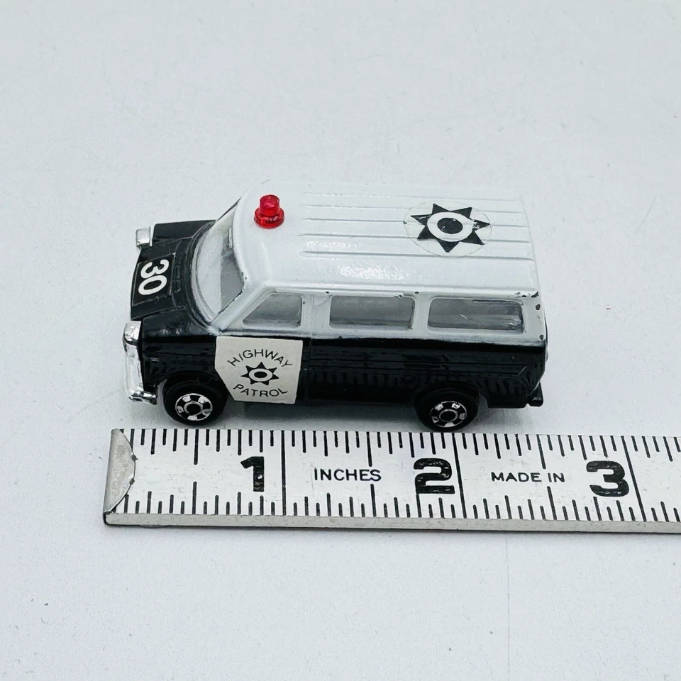 De colección Zylmex Zee Toys P335 Highway Patrol Ford Van 1/64 Diecast Police #30 Foto 2 de 4