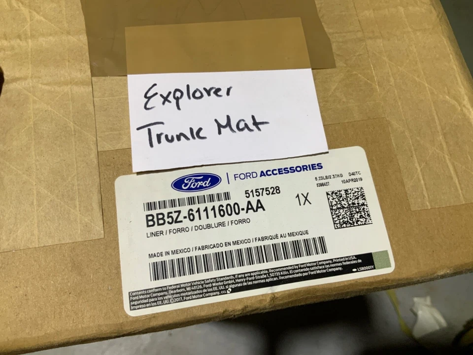 NEW Ford Explorer Rear Trunk Cargo Area Protector Black BB5Z6111600AA Foto 2 de 3