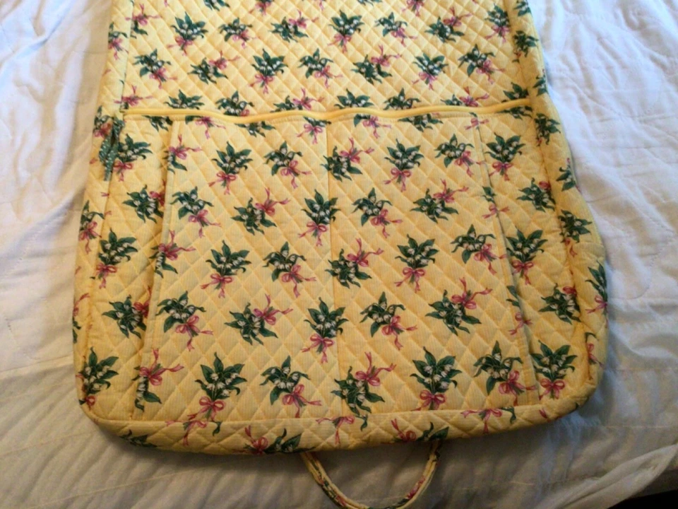Bolso de Ropa Colgante VERA BRADLEY - Amarillo Esperanza con Cintas Rosas - Perfecto Estado. Foto 3 de 4