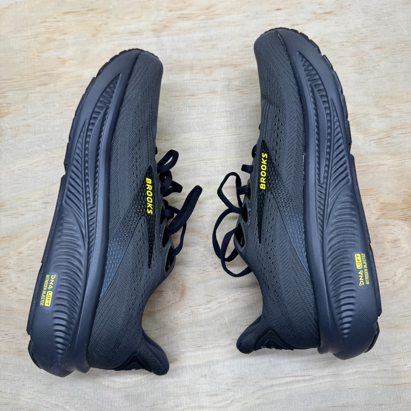 NEW Brooks Ghost 17 Ebony Yellow Running Shoes 1104421D059 Mens Sz 10.5 thumbnail 12