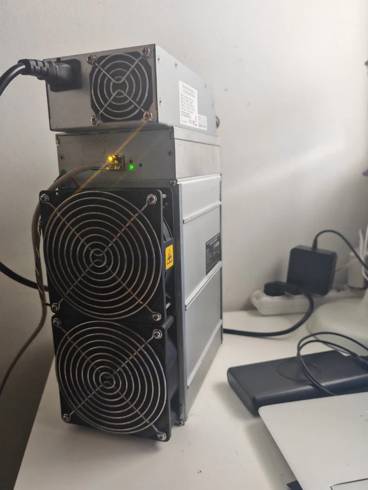 Bitmain Antminer Z11 135 K h/Sol Equihash Asic Miner Zcash ZEC ZEN con PSU - Immagine 3 di 4