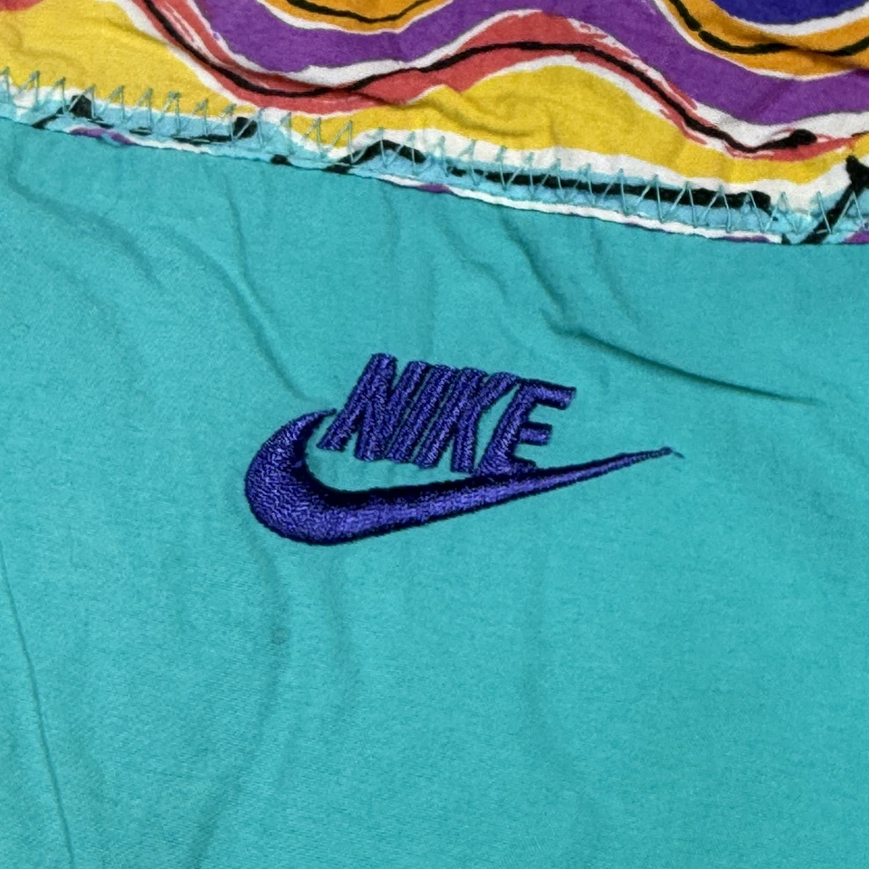 Chaqueta cortavientos vintage Nike para mujer pequeña de nailon bordada años 90 Foto 4 de 4