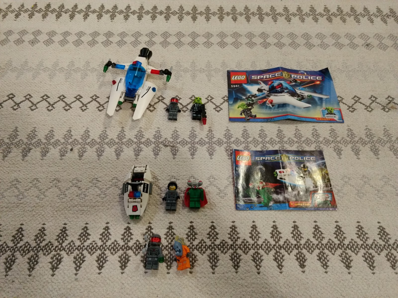 Preowned Lego Space Police sets lot bundle (5969+5981+extra