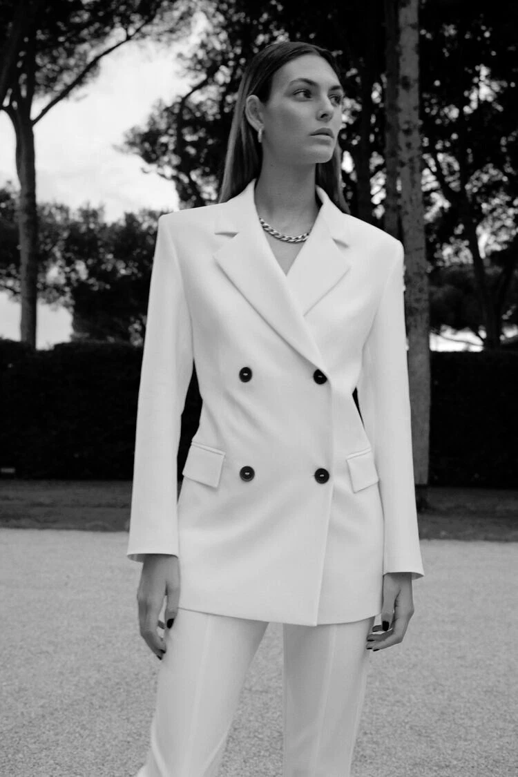White shop blazer buttons