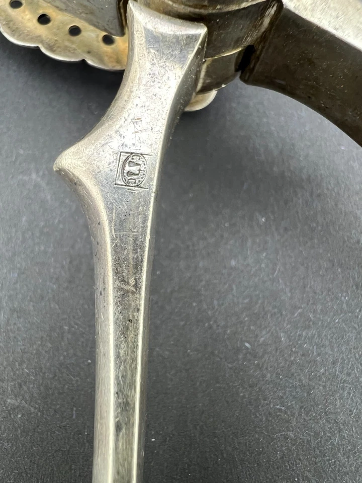 Prensa manual o exprimidor de limón Christofle antigua plateada para cítricos, años 20 Foto 4 de 4