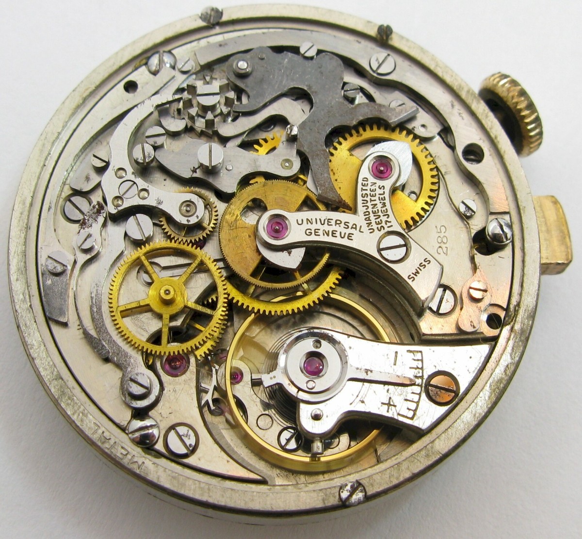 Universal Geneve 285 17 jewels ticking watch movement for parts