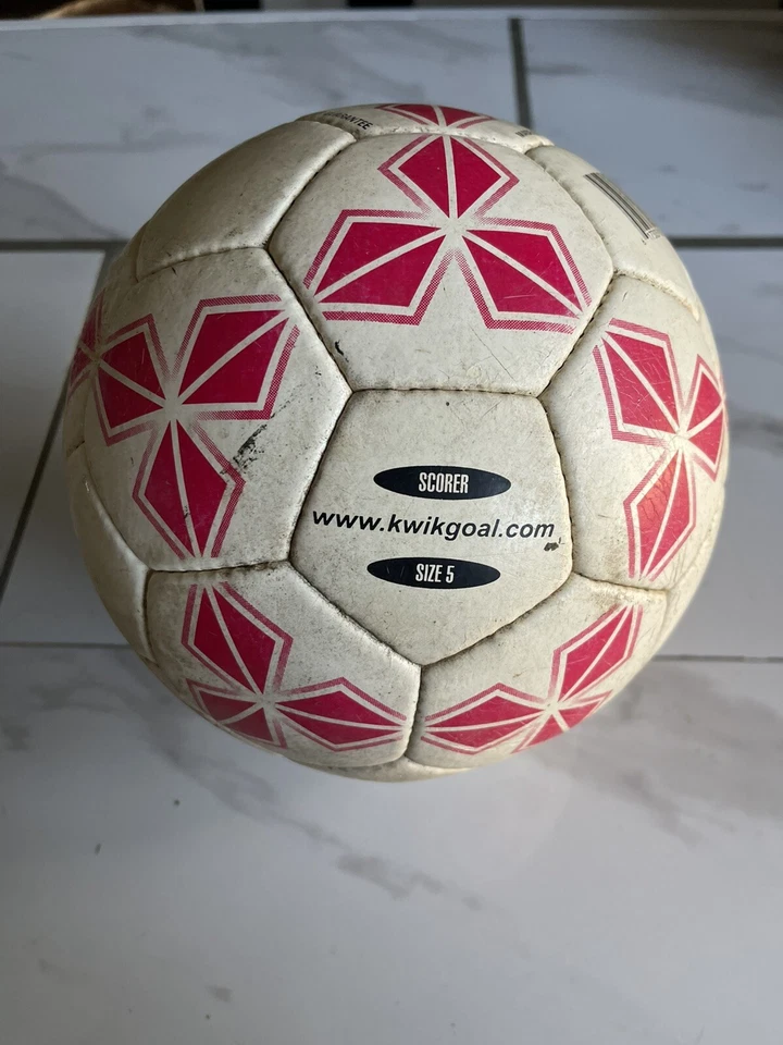 PELOTAS DE FÚTBOL IMPERMEABLES VINTAGE KWIK GOAL COPA DEL MUNDO TALLA 5 Foto 2 de 4