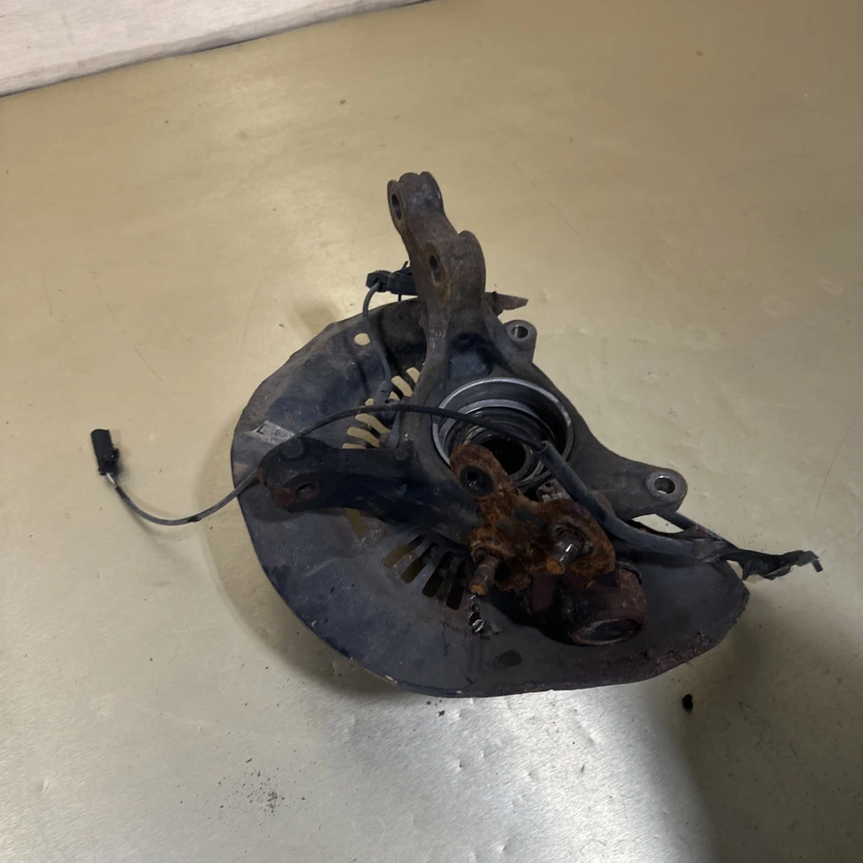 Оригинальный передний левый поворотный кулак для Toyota Sienna 2011–2014 годов выпуска - Изображение 3 из 4