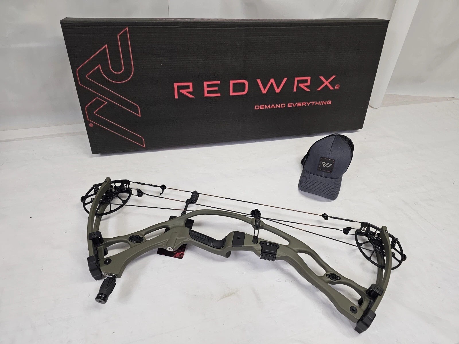 Hoyt RX-9 70 - 80lbs/25" - 30"/Wilderness Riser w/Tan Stings