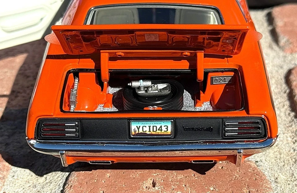 1/18 scale, YCID #43, 1970 HEMI Cuda, 1-199 in VITAMIN C ORANGE, NEW RELEASE ! - Image 4 of 4