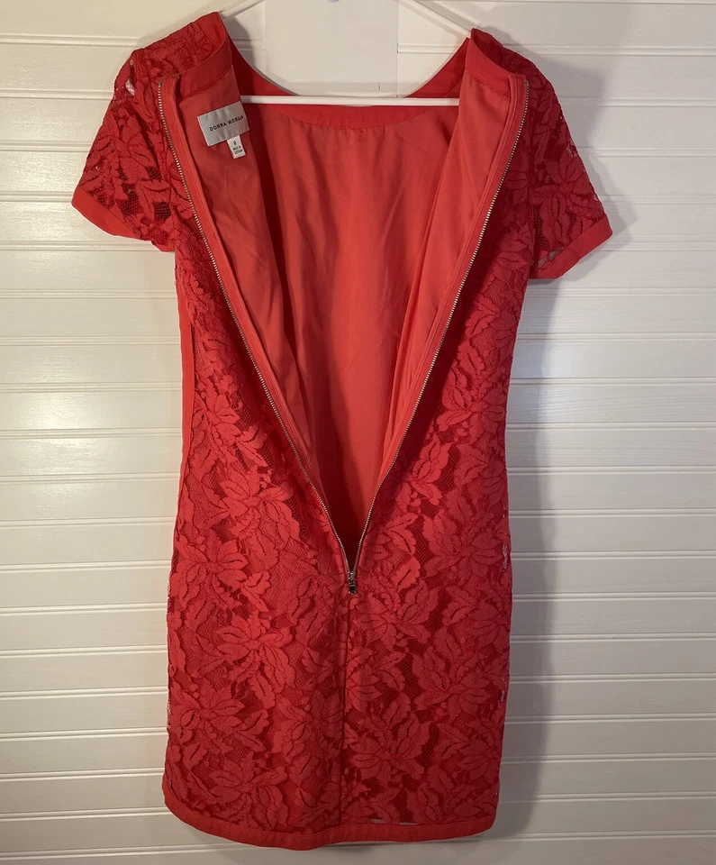 Vestido Donna Morgan Mujer Cuello Redondo Encaje Cremallera Espalda Talla 8 Color Carmesí Usado en Excelente Condición Foto 2 de 4