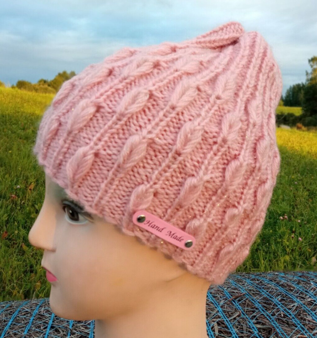 Sombrero tejido a mano para mujer hecho de mezcla de lana rosa. Sombrero orig...