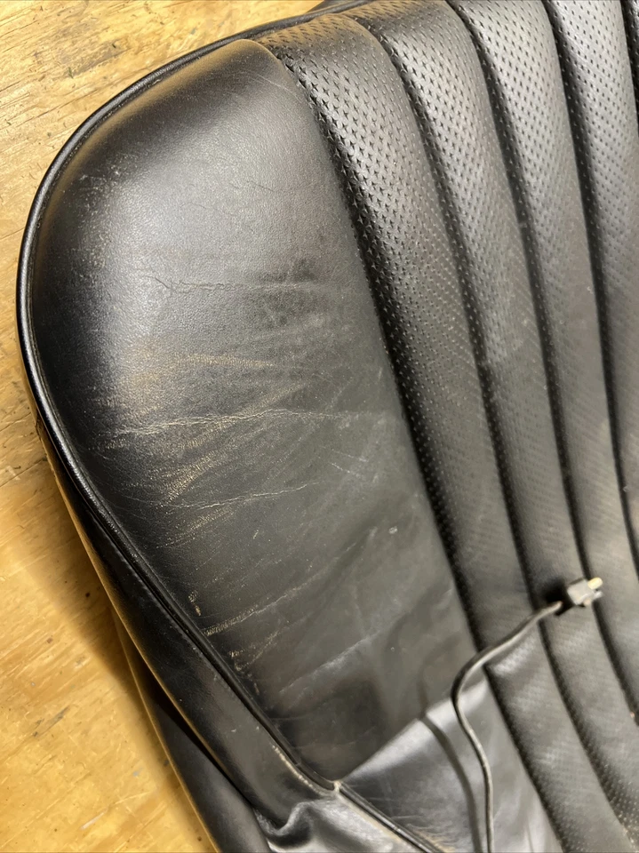 Asiento inferior trasero izquierdo mercedes w123 cupé negro 300cd 280ce cuero térmico 85 Foto 2 de 4