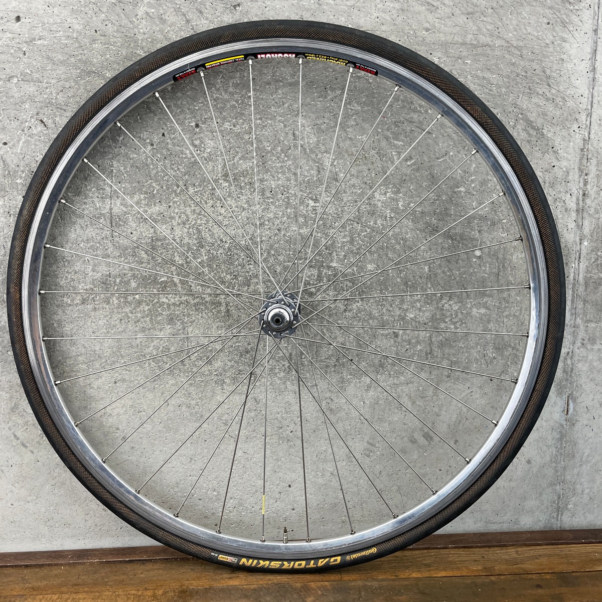 Shimano 105 AR-713 完組ホイール 700c Front Wheel Sun Assault Rim Shimano 105 Hub Road 32 32h
