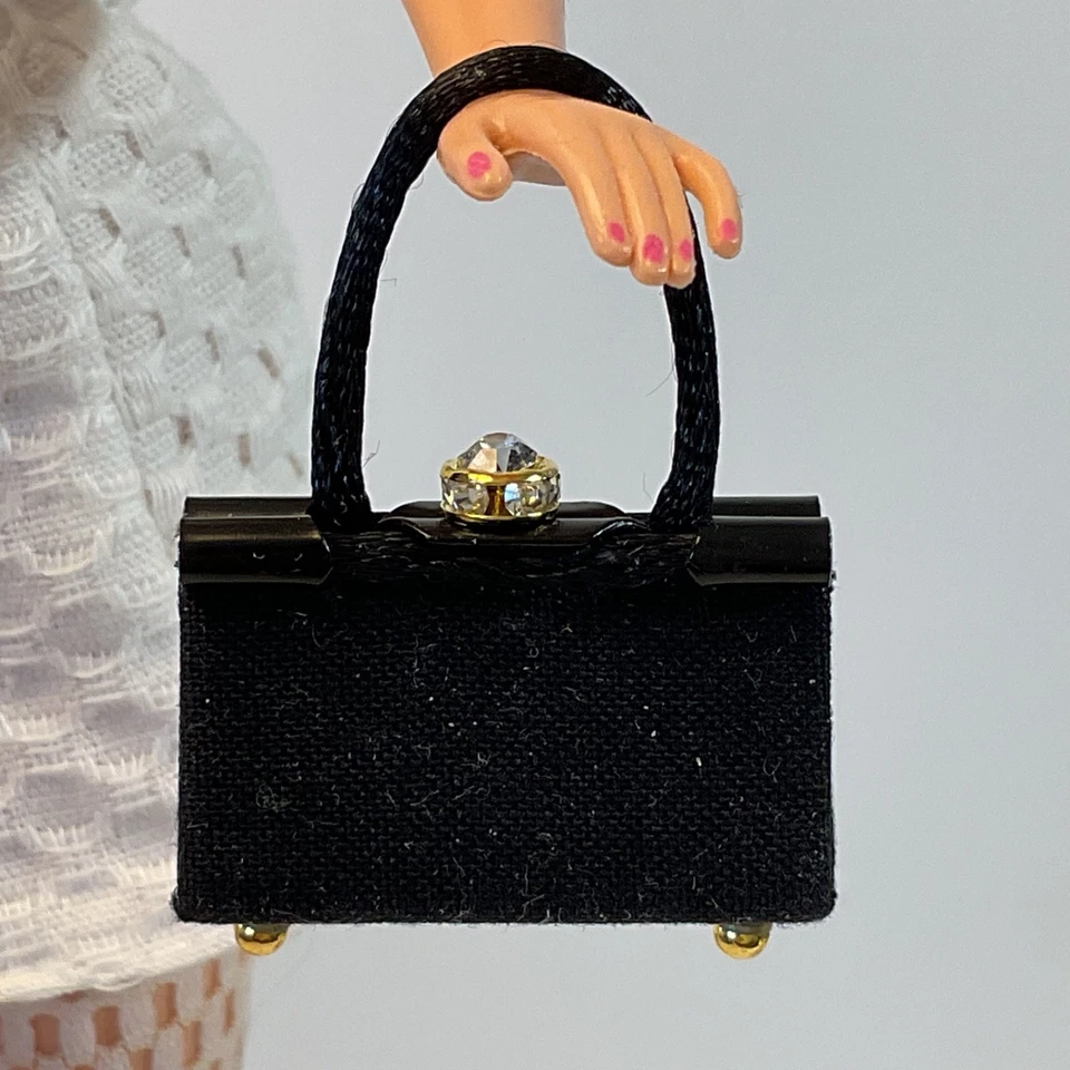 ÚNICO Bolso para Muñeca Barbie Negro Ornado para Muñecas de Moda de 11” Diseñado por Bee Foto 2 de 4