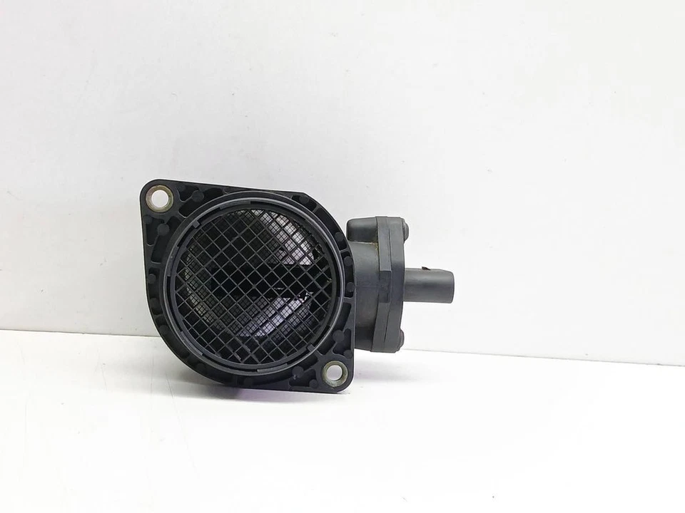 Volkswagen Golf IV 1999 gasolina 81kW medidor de masa de aire medidor de caudal de aire UST127243 Foto 2 de 4