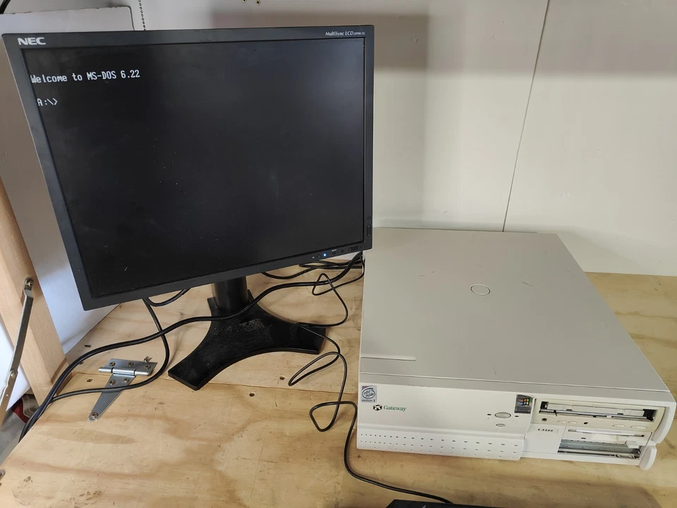 Vintage Gateway G6-350 - Intel Pentium II 350MHz, 64MB RAM - No HDD/OS - Image 2 of 4