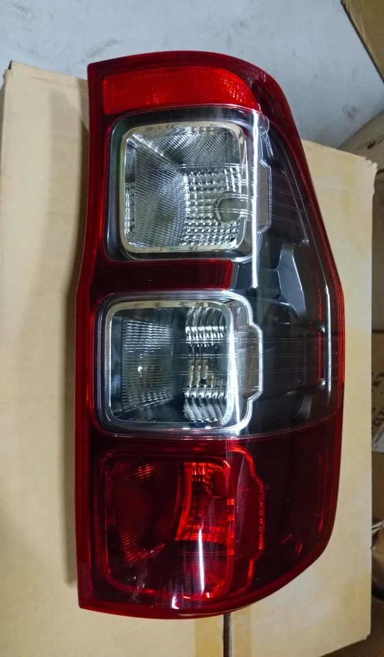 EB3B13404CA FORD RANGER 2012-2020 LUZ TRASERA IZQUIERDA Y DERECHA EB3B13405DB Foto 2 de 3