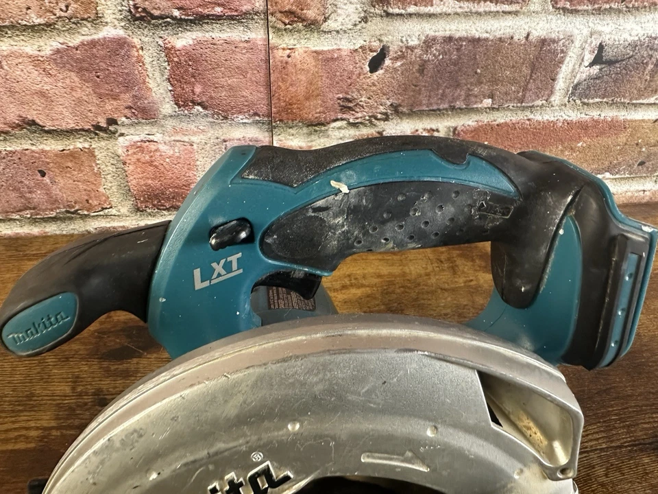 Sierra circular Makita XSS02 18V LXT 6-1/2" ENVÍO GRATUITO Foto 4 de 4