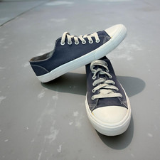 Usado en Excelente Condición Mossimo Supply Co. Mujer Informales Tenis Zapatos Punta Redonda Bajo Con Cordones Talla 6