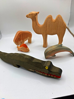 Ostheimer Holzspielzeug Tierfiguren Set Krokodil Delfin Fisch Kamel Bär
