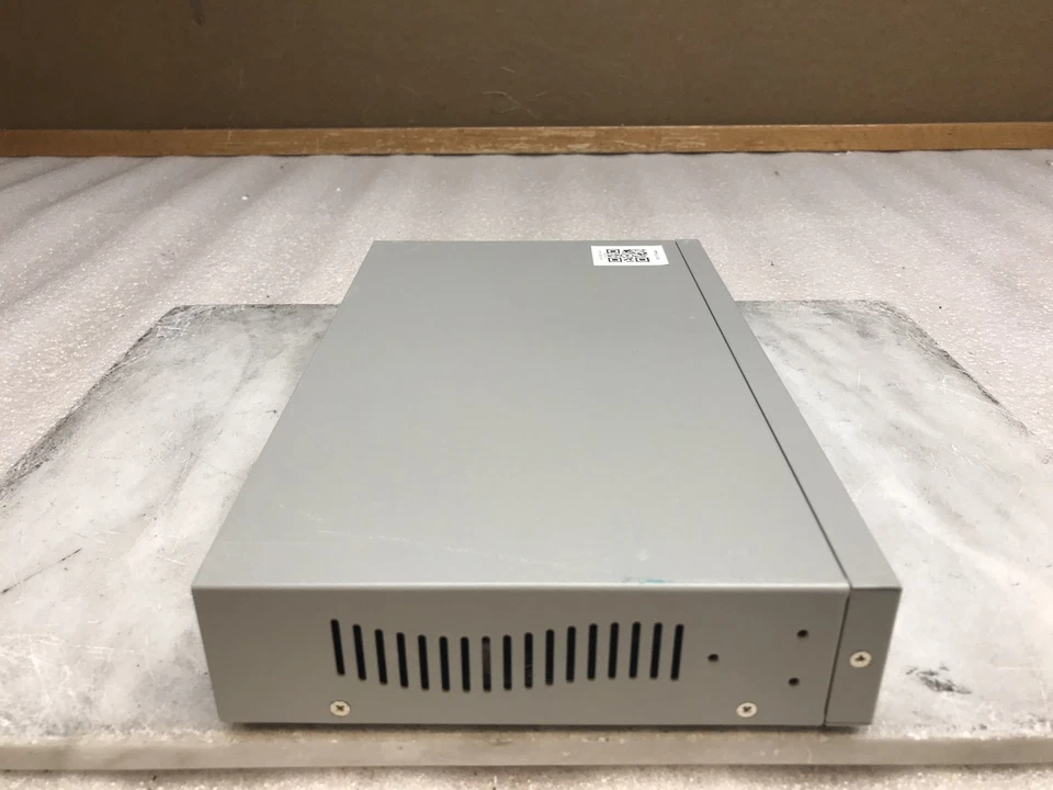 Allied Telesis AT-FS708/PoE 8 Port 10/100Mbps Unmanged Switch - Tested - Image 3 of 4