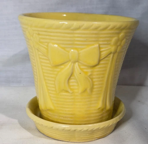 Vtg SHAWNEE POTTERY Ribbed Flower Pot w/Bow Attached Saucer 5.5” Planter Yellow