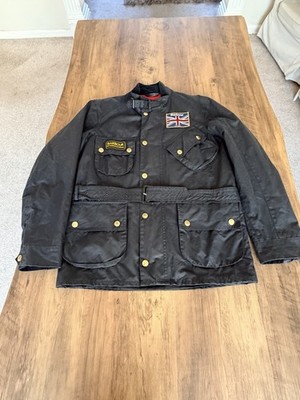 Schwarze Herren Wachsjacke von Barbour International Union Jack. Größe S, mit Gürtel.