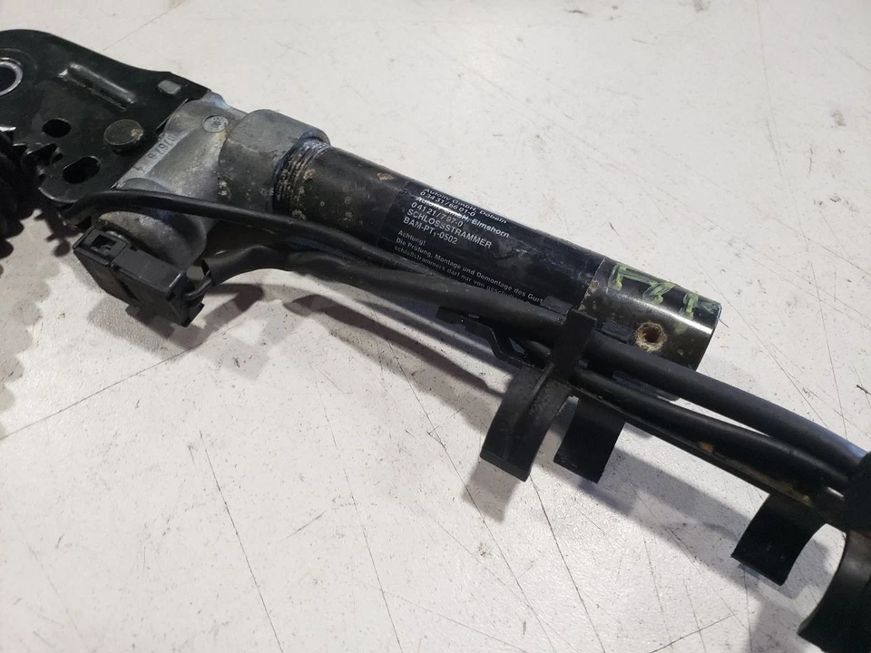 Right Front Seat Belt Buckle - 2001 BMW 330CI E46 Coupe - Fits 01-06 OEM 8257790 - Image 4 of 4