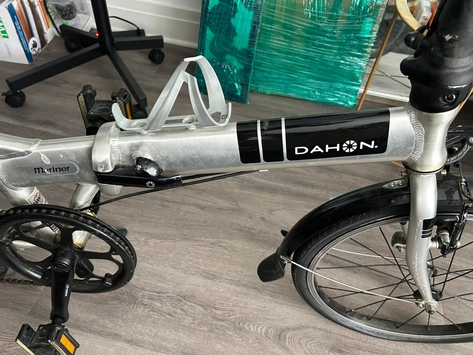Dahon Mariner Folding Bike 7-Speed, 20" Wheels, Silver and black color. - Image 4 of 4